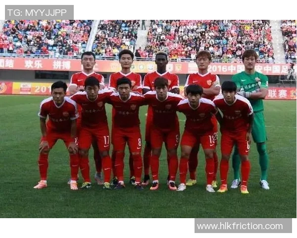 南京足球队在全国耐力排行榜中荣登第十名展现出强劲实力与拼搏精神 南京足球队在全国耐力排行榜中荣登第十名展现出强劲实力与拼搏精神